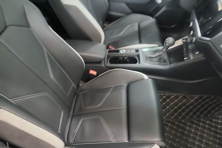 Used Audi Q3 2023 35 TFSI Fashion Dynamic Model (1.5T) Right Front Seat