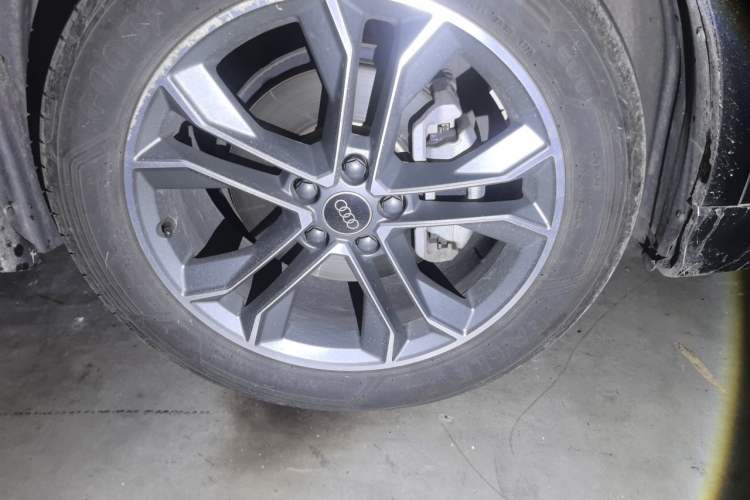 Used Audi Q3 2023 40 TFSI Fashion Dynamic Model Right Front Wheel Hub