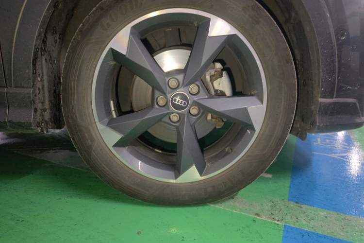 Used Audi Q3 2023 35 TFSI Fashion Dynamic Model (1.5T) Right Front Wheel Hub