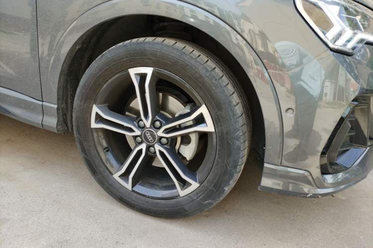 Used Audi Q3 2023 45 TFSI quattro Snow Sports Edition Right Front Wheel Hub