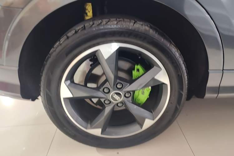 Used Audi Q3 2023 35 TFSI Fashion Dynamic Model (1.5T) Right Rear Wheel Hub