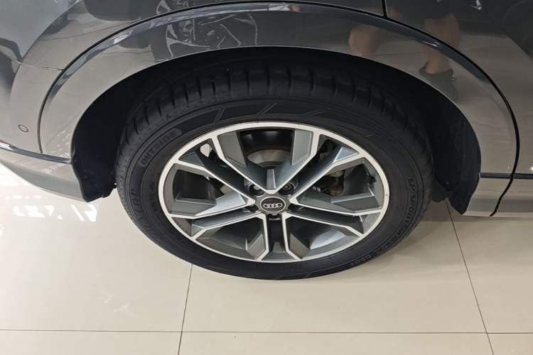 Used Audi Q3 2023 Updated 40 TFSI Fashionable and Dynamic Version Right Rear Wheel Hub