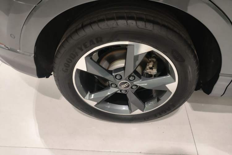 Used Audi Q3 2023 35 TFSI Fashion Dynamic Model (1.5T) Right Rear Wheel Hub