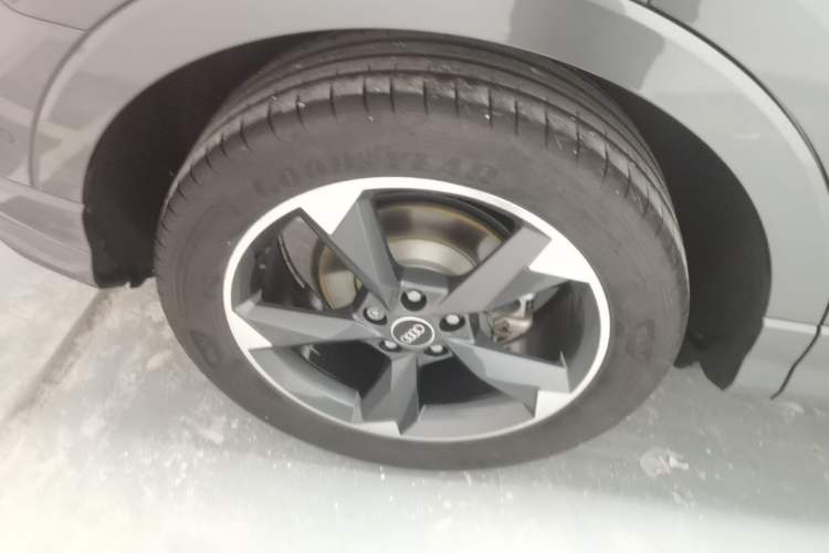 Used Audi Q3 2023 35 TFSI Fashion Dynamic Model (1.4T) Right Rear Wheel Hub
