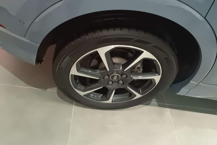 Used Audi Q3 2023 40 TFSI RS Edition Performance Model Right Rear Wheel Hub