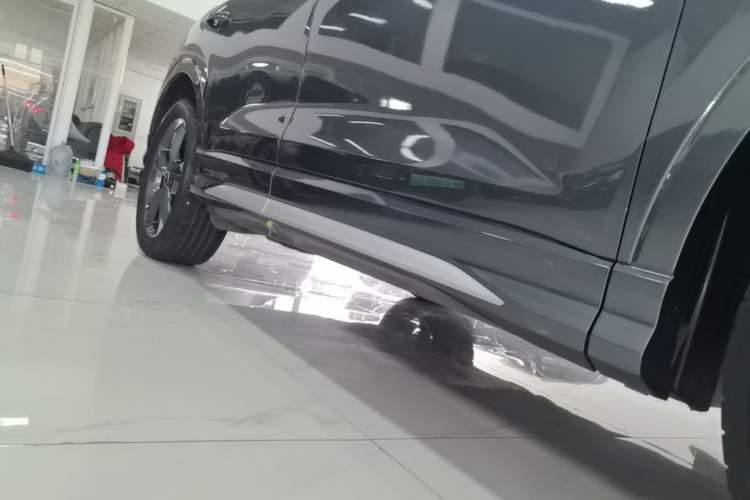 Used Audi Q3 2023 35 TFSI Fashion Dynamic Model (1.5T) Right Side Sill