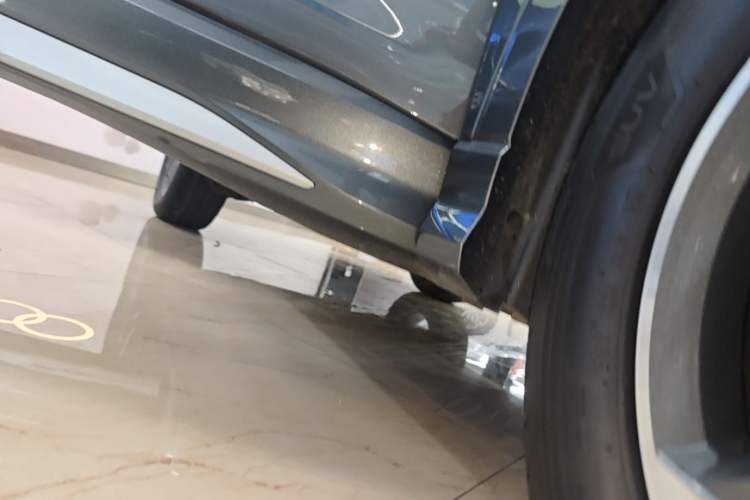 Used Audi Q3 2023 35 TFSI Progressive Dynamic Edition (1.4T) Right Side Sill