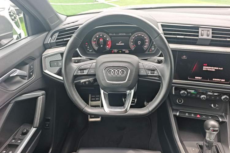 Used Audi Q3 2023 35 TFSI Fashion Dynamic Model (1.5T) Steering Wheel