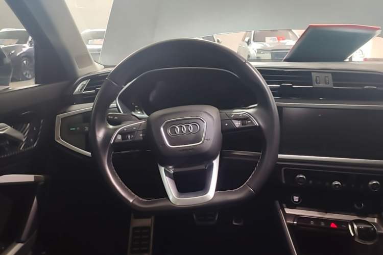 Used Audi Q3 2023 35 TFSI Fashion Dynamic Model (1.5T) Steering Wheel
