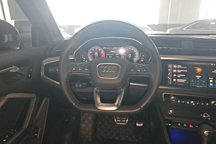 Used Audi Q3 2023 35 TFSI Fashion Dynamic Model (1.5T) Steering Wheel