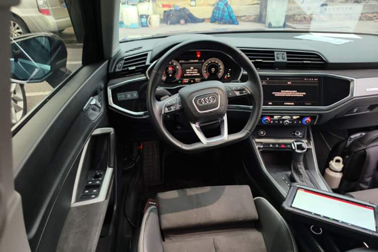 Used Audi Q3 2023 35 TFSI Fashion Dynamic Model (1.4T) Steering Wheel