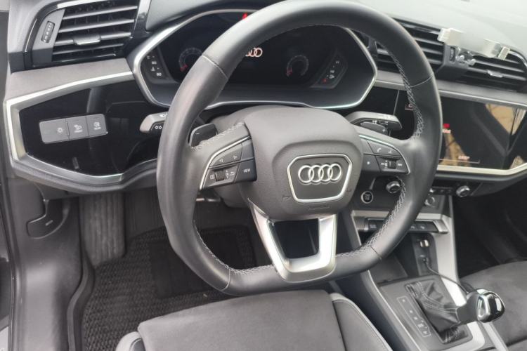 Used Audi Q3 2023 Updated 40 TFSI Fashionable and Dynamic Version Steering Wheel