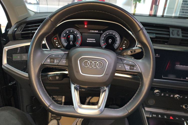 Used Audi Q3 2023 40 TFSI Fashion Dynamic Model Steering Wheel