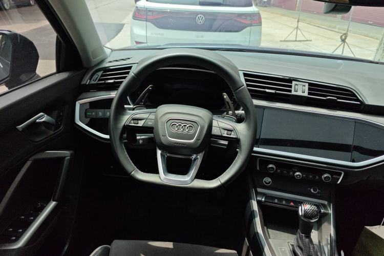 Used Audi Q3 2023 35 TFSI Fashion Dynamic Model (1.4T) Steering Wheel