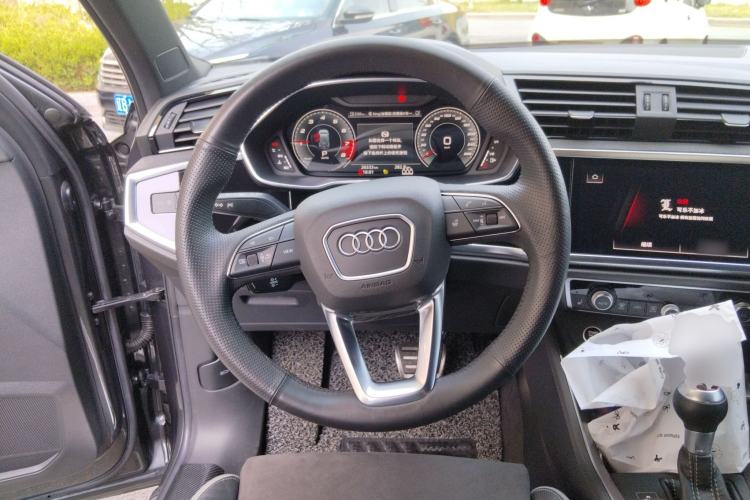 Used Audi Q3 2023 Updated 45 TFSI quattro Stylish and Dynamic Edition Steering Wheel