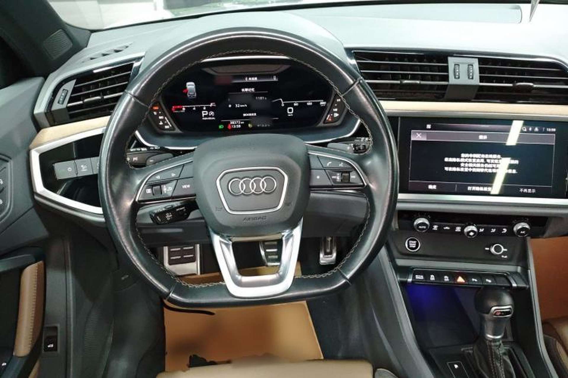 Used Audi Q3 2023 Updated 40 TFSI Fashionable and Dynamic Version Steering Wheel