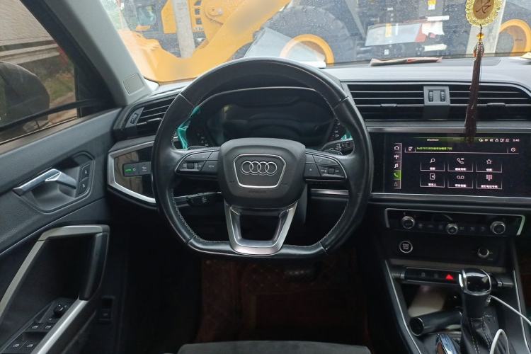 Used Audi Q3 2023 35 TFSI Fashion Dynamic Model (1.4T) Steering Wheel
