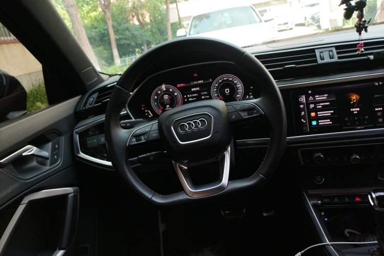Used Audi Q3 2023 45 TFSI quattro Snow Sports Edition Steering Wheel