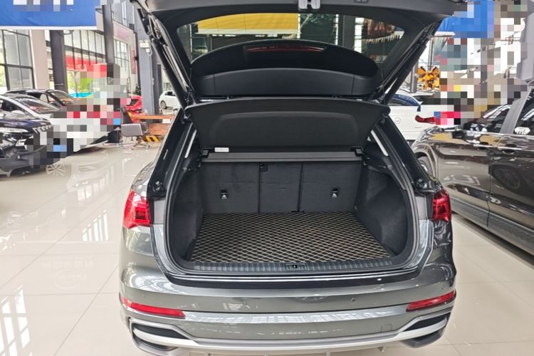 Used Audi Q3 2023 Updated 40 TFSI Fashionable and Dynamic Version Trunk