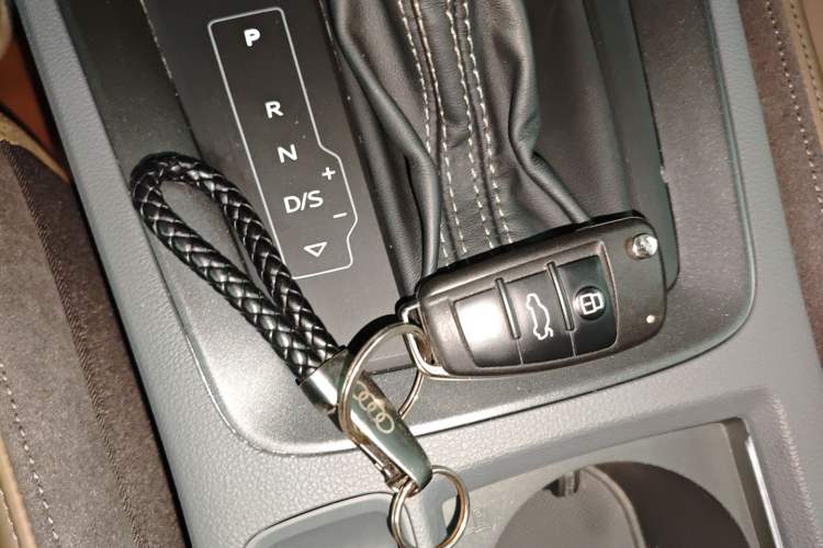 Used Audi Q3 2023 Updated 40 TFSI Fashionable and Dynamic Version Vehicle Key