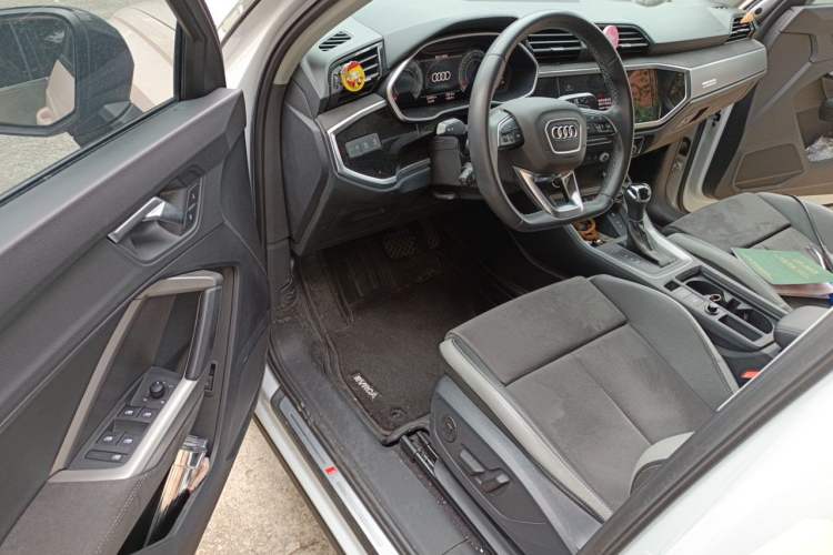 Used Audi Q3 2023 35 TFSI Fashion Dynamic Model (1.4T) Driver Seat