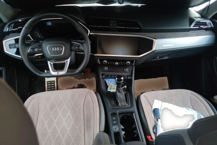 Used Audi Q3 2023 45 TFSI quattro Fashion Dynamic Edition Center Console