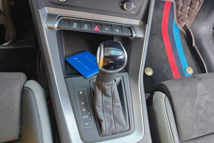 Used Audi Q3 2023 35 TFSI Fashion Dynamic Model (1.4T) Gear Lever