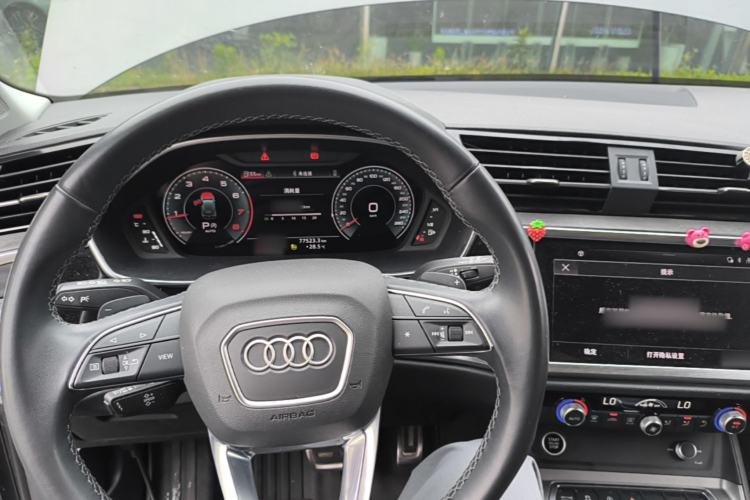 Used Audi Q3 2023 Updated 40 TFSI Fashionable and Dynamic Version Center Console