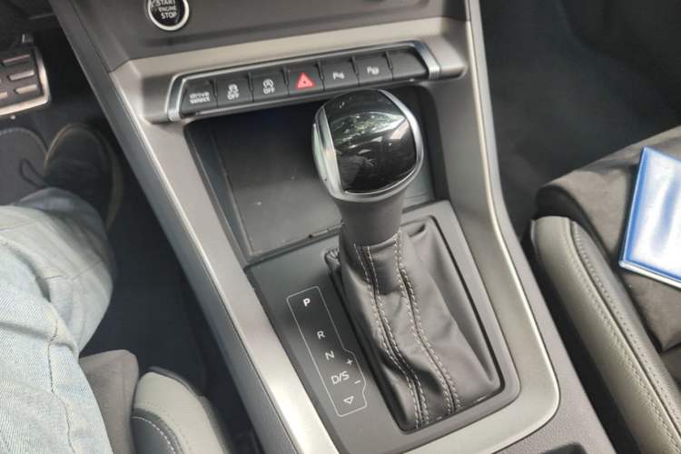 Used Audi Q3 2023 Updated 40 TFSI Fashionable and Dynamic Version Gear Lever