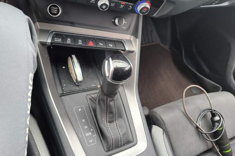Used Audi Q3 2023 Updated 40 TFSI Fashionable and Dynamic Version Gear Lever