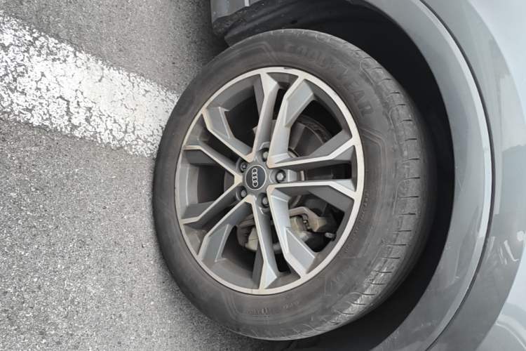 Used Audi Q3 2023 Updated 40 TFSI Fashionable and Dynamic Version Right Front Wheel Hub