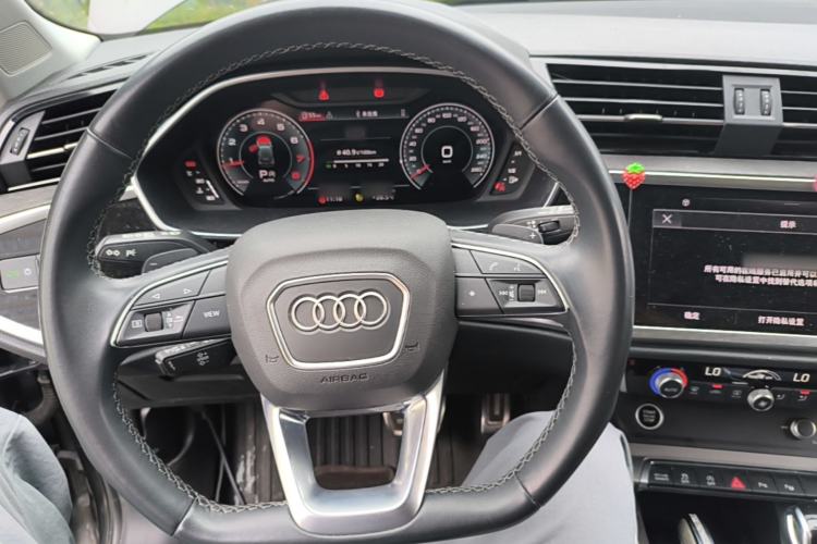Used Audi Q3 2023 Updated 40 TFSI Fashionable and Dynamic Version Steering Wheel