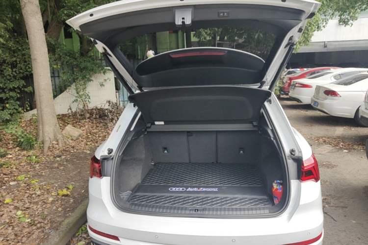 Used Audi Q3 2023 Updated 40 TFSI Fashionable and Dynamic Version Trunk