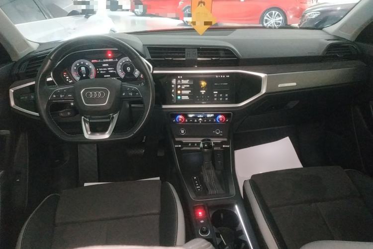 Used Audi Q3 2023 35 TFSI Fashion Dynamic Model (1.5T) Center Console