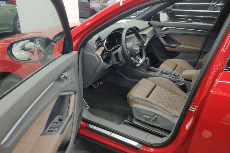 Used Audi Q3 2023 Updated 45 TFSI quattro Stylish and Dynamic Edition Driver Seat
