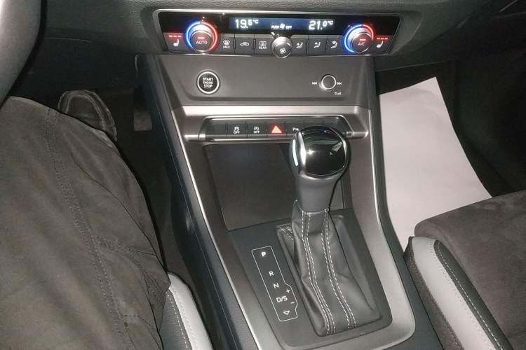 Used Audi Q3 2023 35 TFSI Fashion Dynamic Model (1.5T) Gear Lever