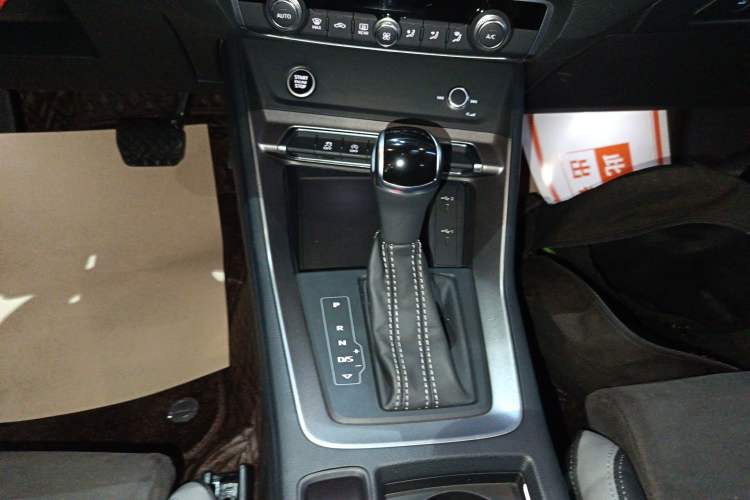 Used Audi Q3 2023 35 TFSI Fashion Dynamic Model (1.5T) Gear Lever