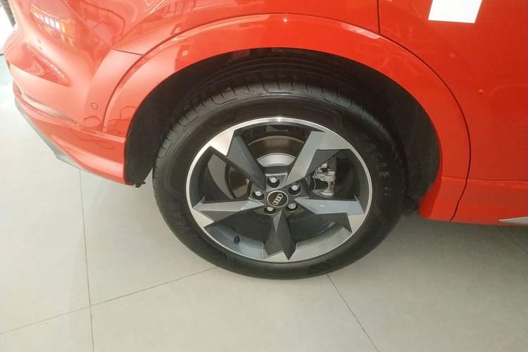 Used Audi Q3 2023 35 TFSI Fashion Dynamic Model (1.5T) Right Rear Wheel Hub