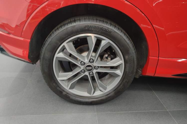 Used Audi Q3 2023 Updated 45 TFSI quattro Stylish and Dynamic Edition Right Rear Wheel Hub