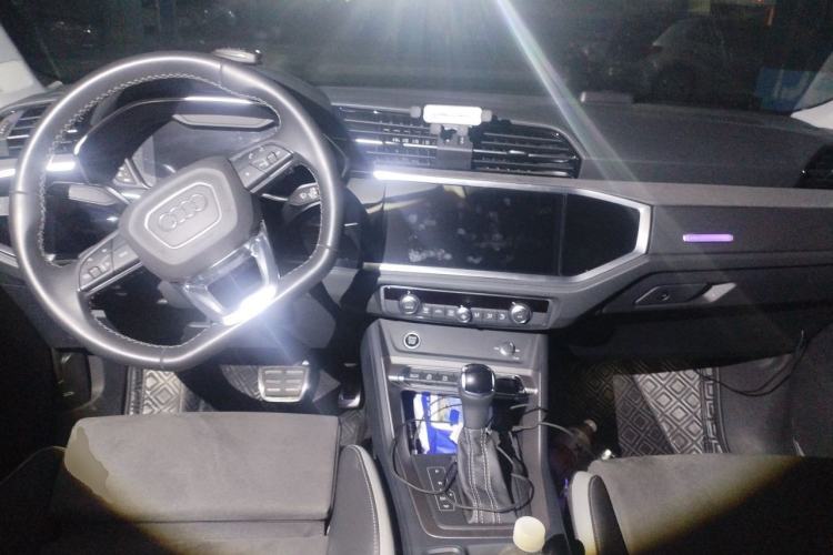Used Audi Q3 2023 Updated 40 TFSI Fashionable and Dynamic Version Center Console