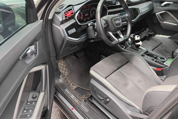 Used Audi Q3 2023 35 TFSI Fashion Dynamic Model (1.4T) Driver Seat