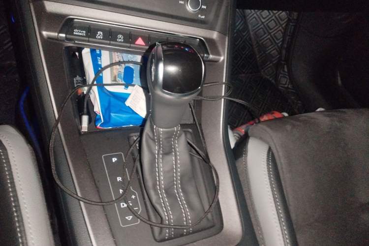 Used Audi Q3 2023 Updated 40 TFSI Fashionable and Dynamic Version Gear Lever