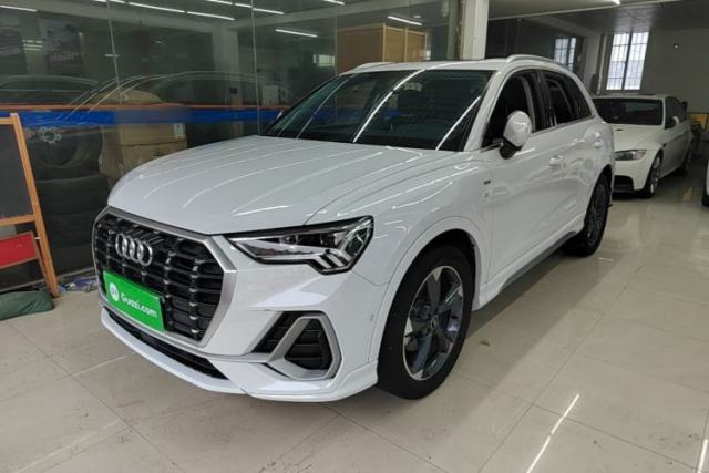 Audi Q3 2023 35 TFSI Fashion Dynamic Model (1.4T) с пробегом