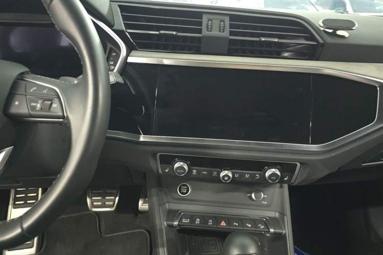Used Audi Q3 2023 Updated 45 TFSI quattro Stylish and Dynamic Edition Audio And AC Panel