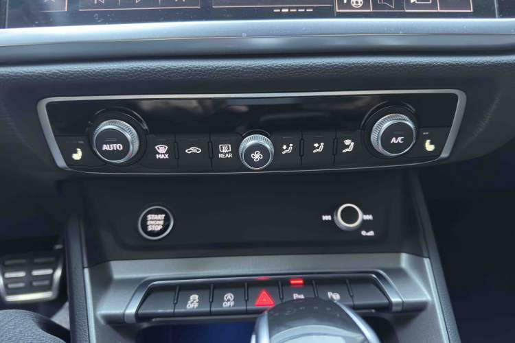 Used Audi Q3 2023 35 TFSI Fashion Dynamic Model (1.4T) Audio And AC Panel