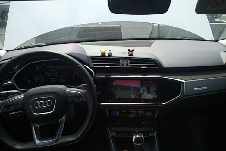Used Audi Q3 2023 35 TFSI Fashion Dynamic Model (1.4T) Audio And AC Panel