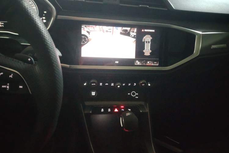 Used Audi Q3 2023 35 TFSI Fashion Dynamic Model (1.4T) Audio And AC Panel