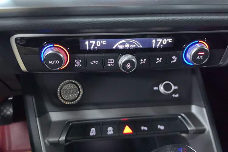 Used Audi Q3 2023 35 TFSI Fashion Dynamic Model (1.5T) Audio And AC Panel