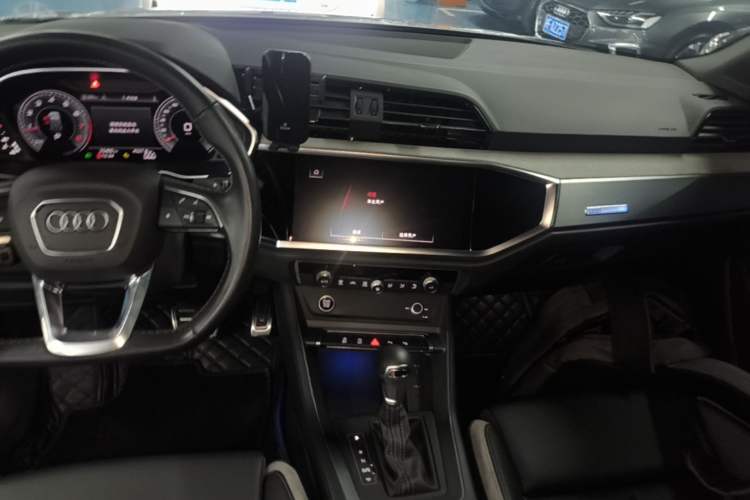 Used Audi Q3 2023 35 TFSI Fashion Dynamic Model (1.5T) Audio And AC Panel