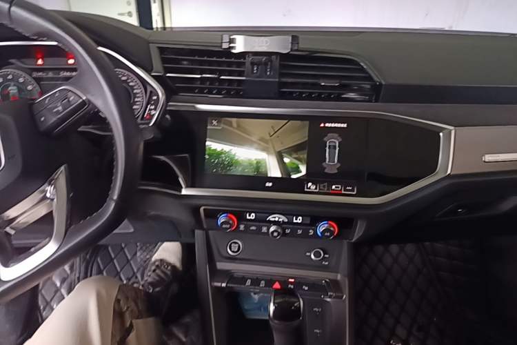 Used Audi Q3 2023 35 TFSI Fashion Dynamic Model (1.4T) Audio And AC Panel